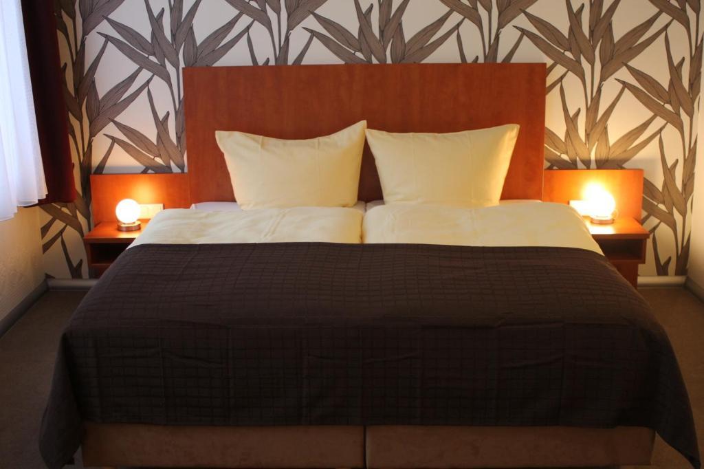 Hotel Schwarzer Adler Jever Quarto foto